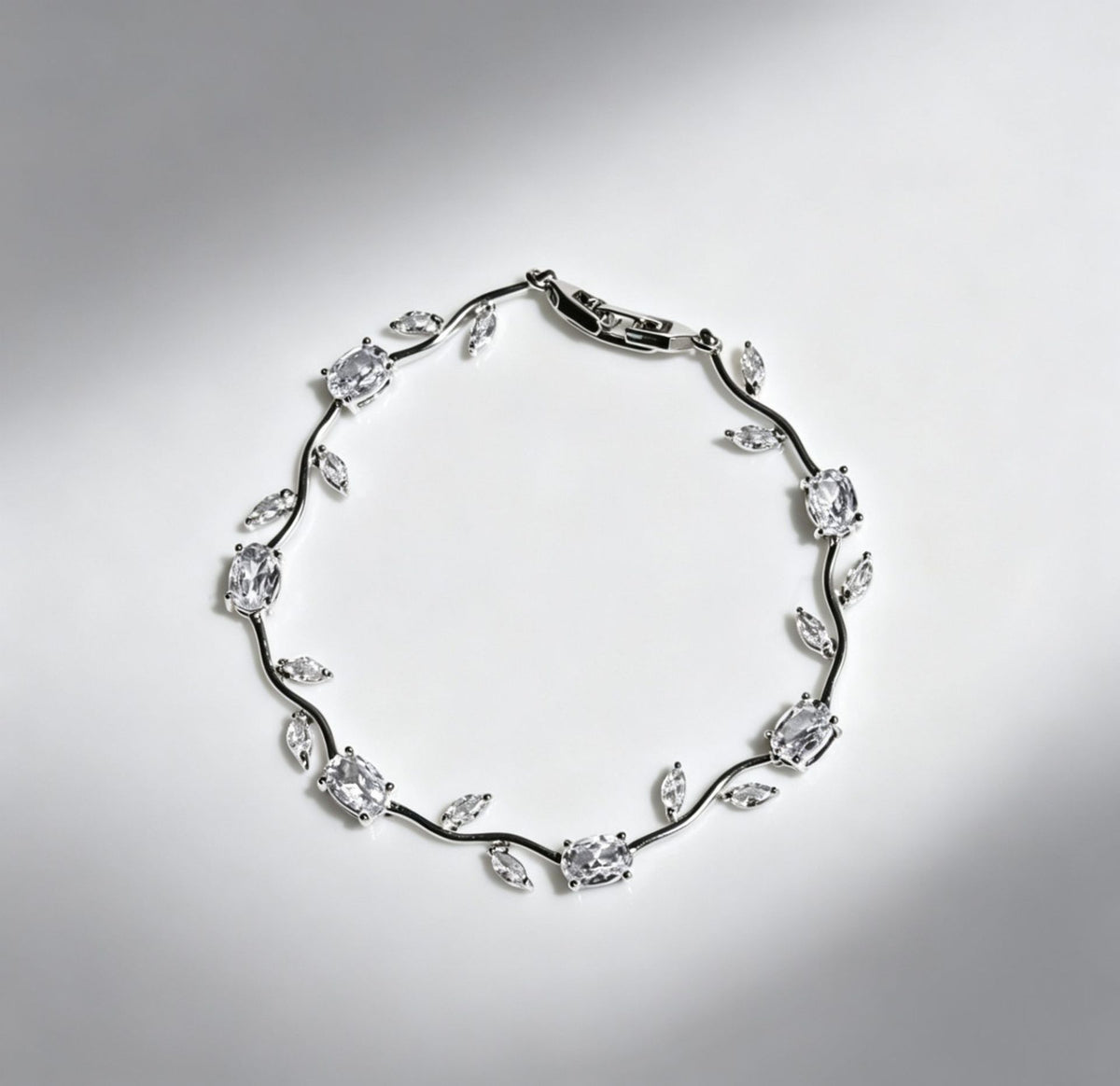 Vintage Floral Zircon Alloy Bracelet