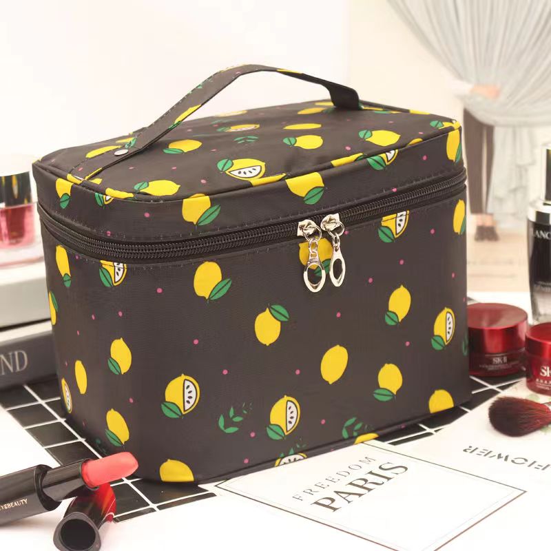 The large-capacity makeup bag is extremely popular and portable