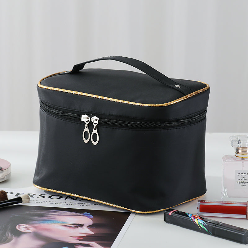 The large-capacity makeup bag is extremely popular and portable