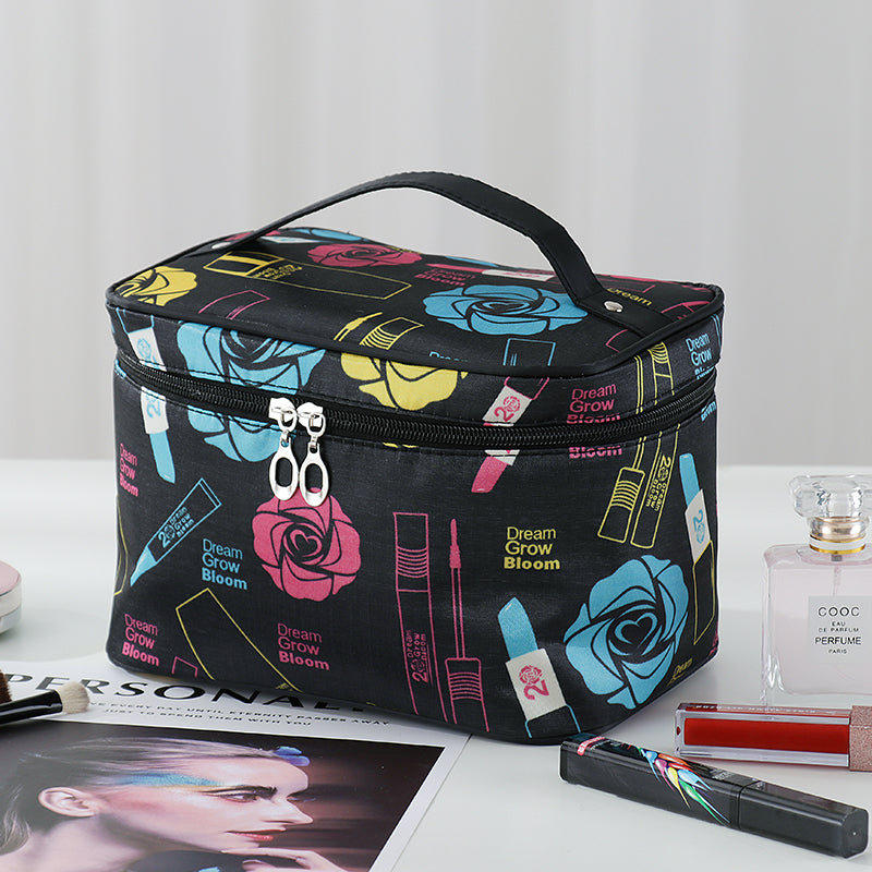 The large-capacity makeup bag is extremely popular and portable