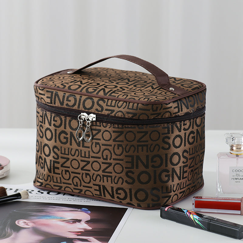The large-capacity makeup bag is extremely popular and portable