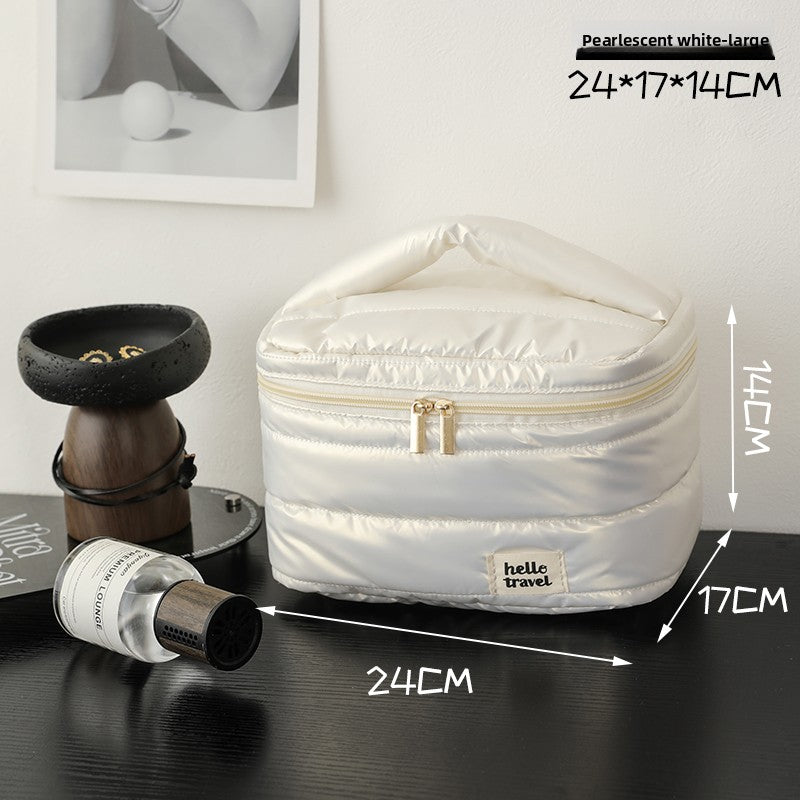 A high-end portable large-capacity toiletry bag