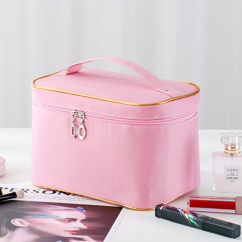 The large-capacity makeup bag is extremely popular and portable