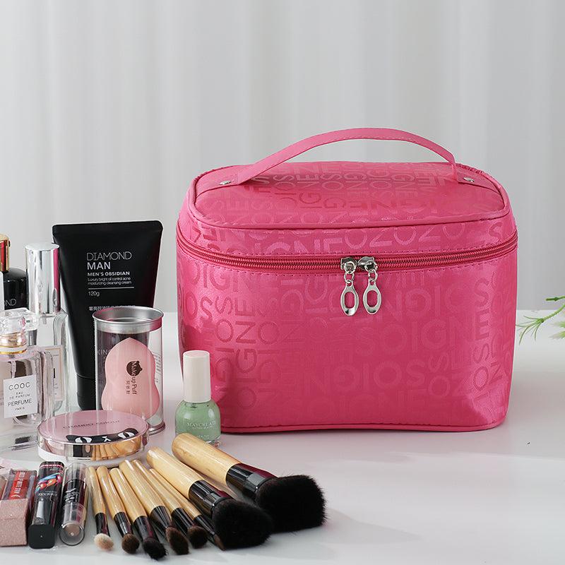 The large-capacity makeup bag is extremely popular and portable