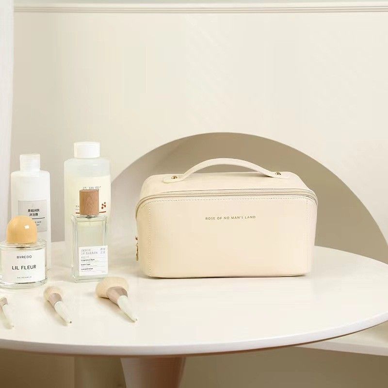 The large-capacity makeup bag is portable for going out
