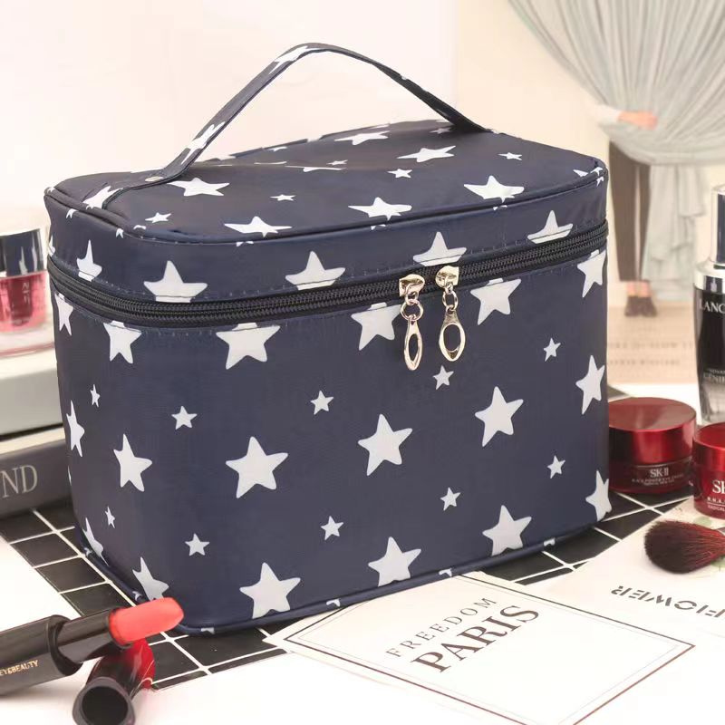 The large-capacity makeup bag is extremely popular and portable
