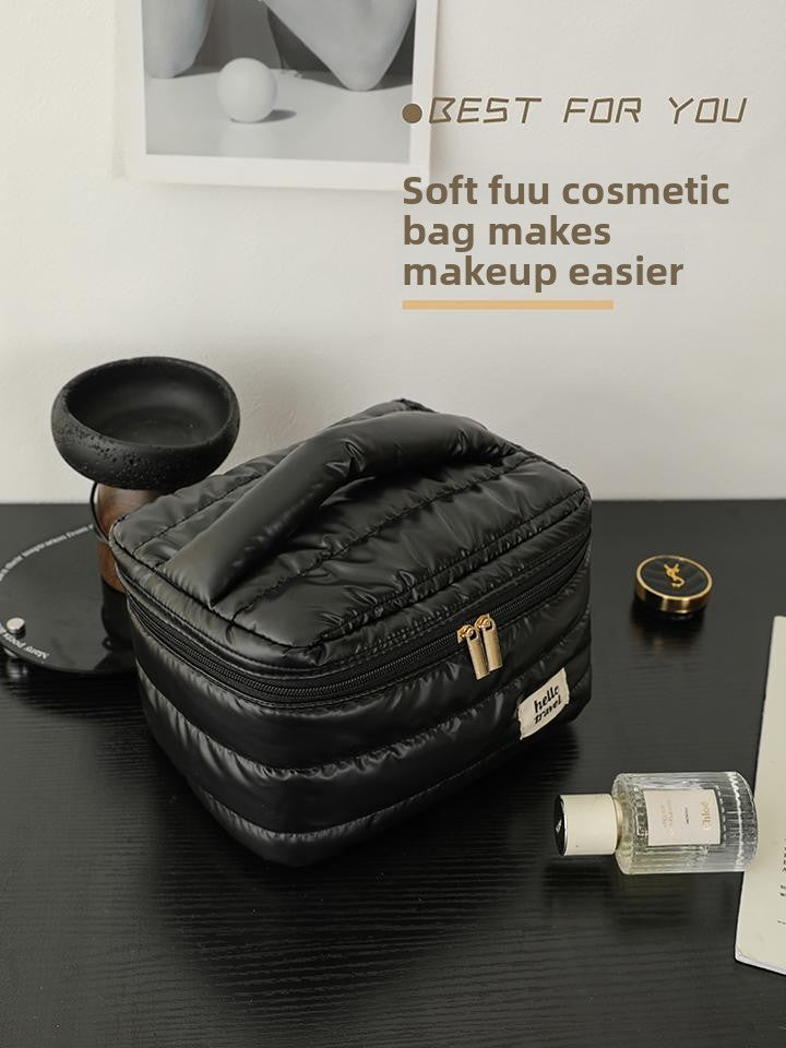 A high-end portable large-capacity toiletry bag