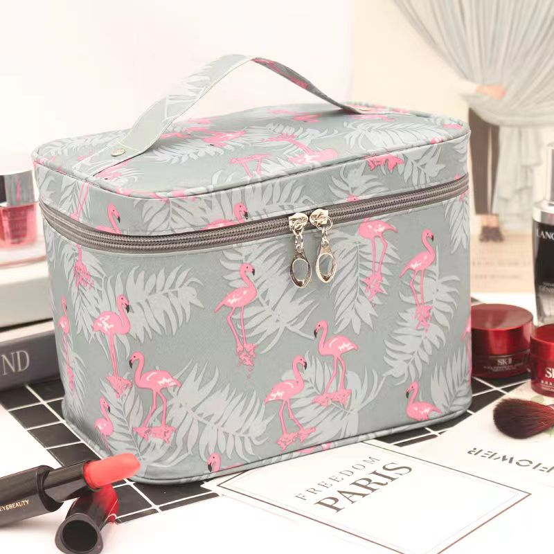The large-capacity makeup bag is extremely popular and portable